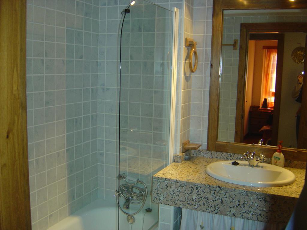Apartmentsuitespain Baqueira Jardin エステリ・ダネウ 部屋 写真